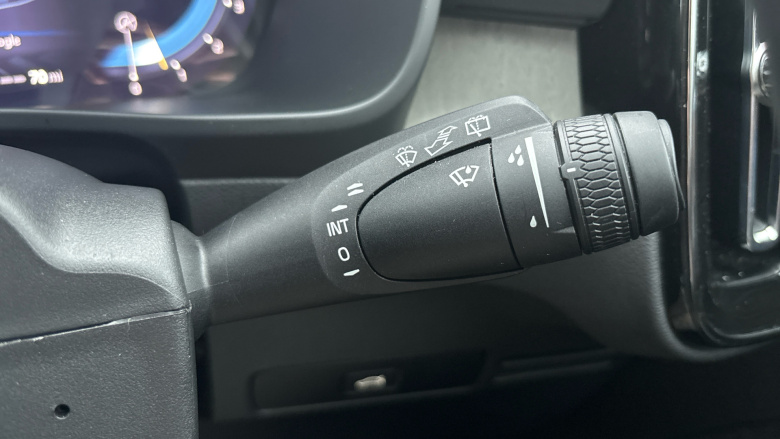 Volvo XC40 2.0 B4P Ultra Dark 5dr Auto Petrol Estate